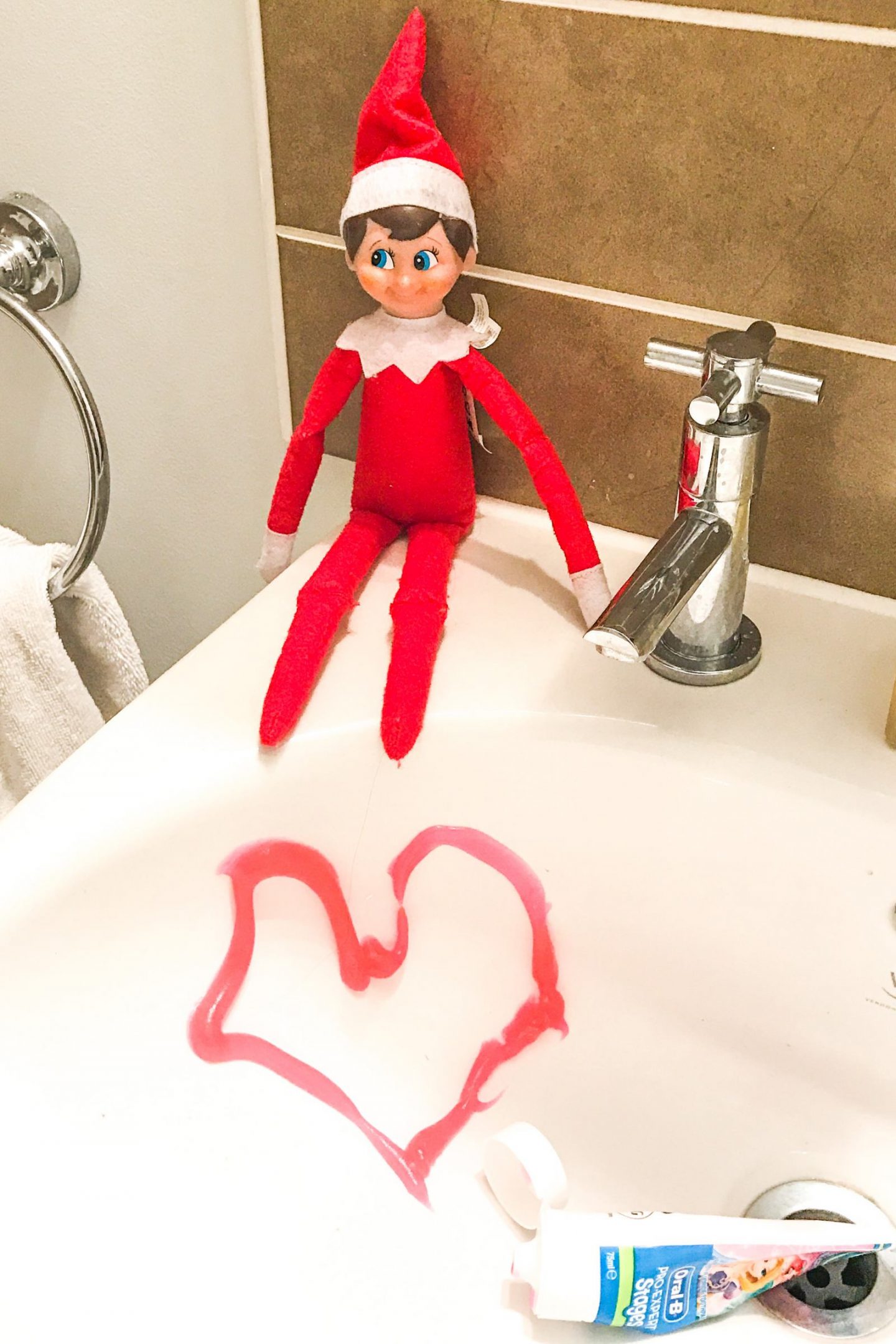20 Easy Elf on the Shelf Ideas