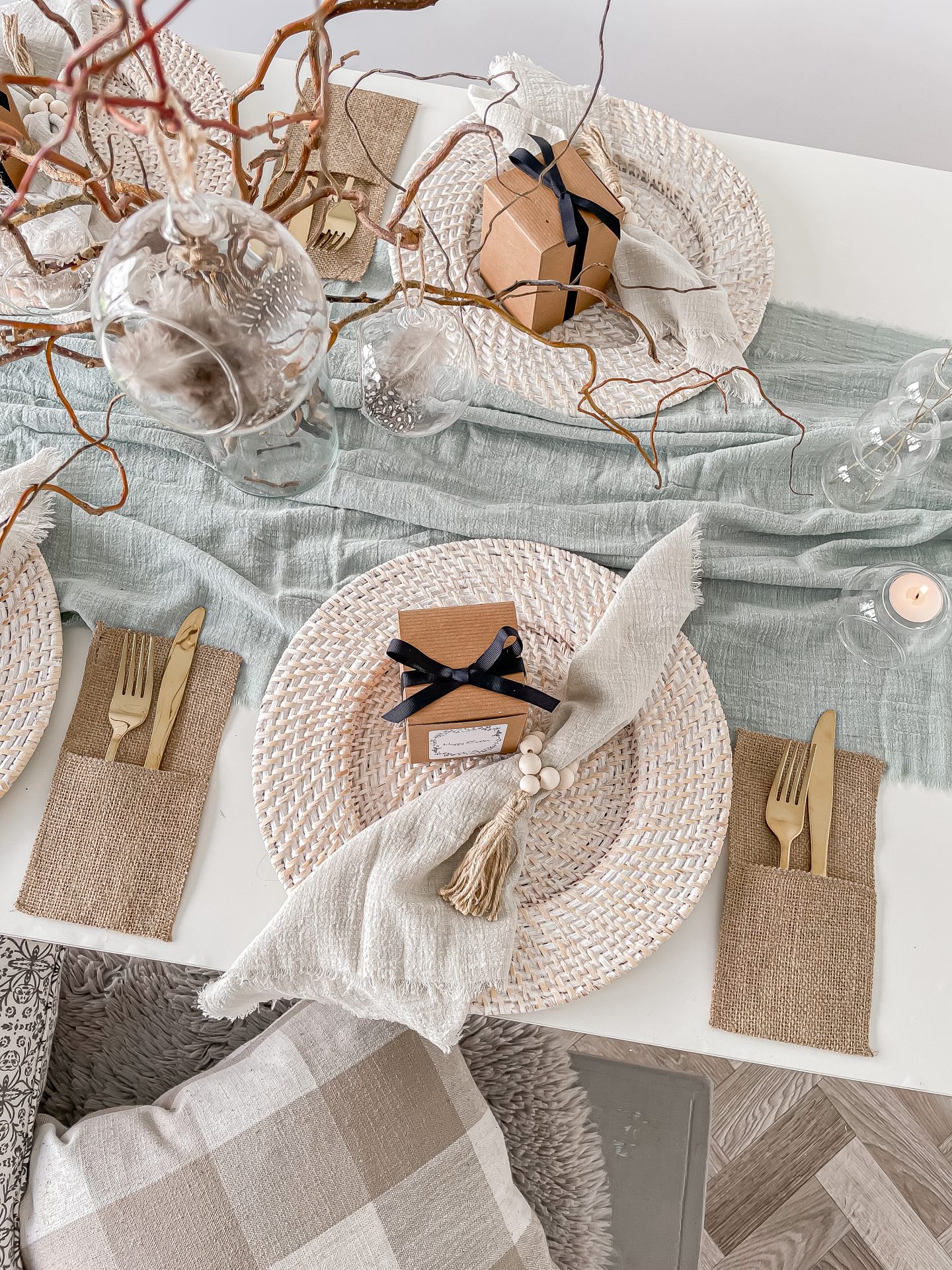 STYLING A NEUTRAL SPRING TABLESCAPE