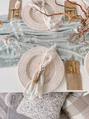 STYLING A NEUTRAL SPRING TABLESCAPE