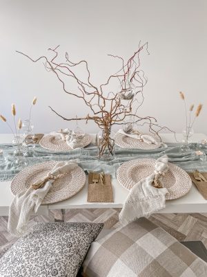 STYLING A NEUTRAL SPRING TABLESCAPE