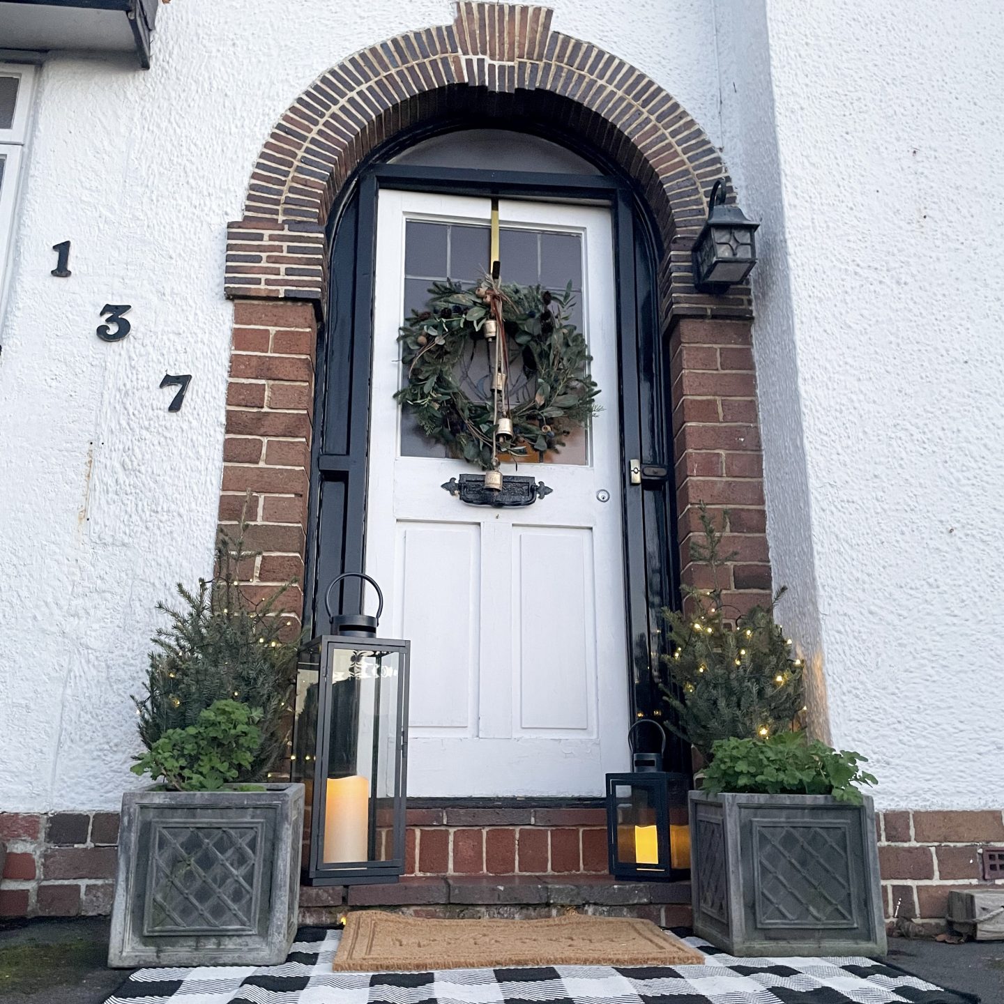 how to achieve the modern farmhouse christmas look