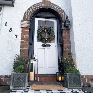 how to achieve the modern farmhouse christmas look