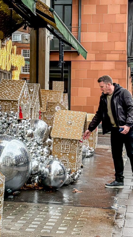 A Magical Christmas Couple’s Getaway in London: Festive Lights, Markets, and Hidden Gems