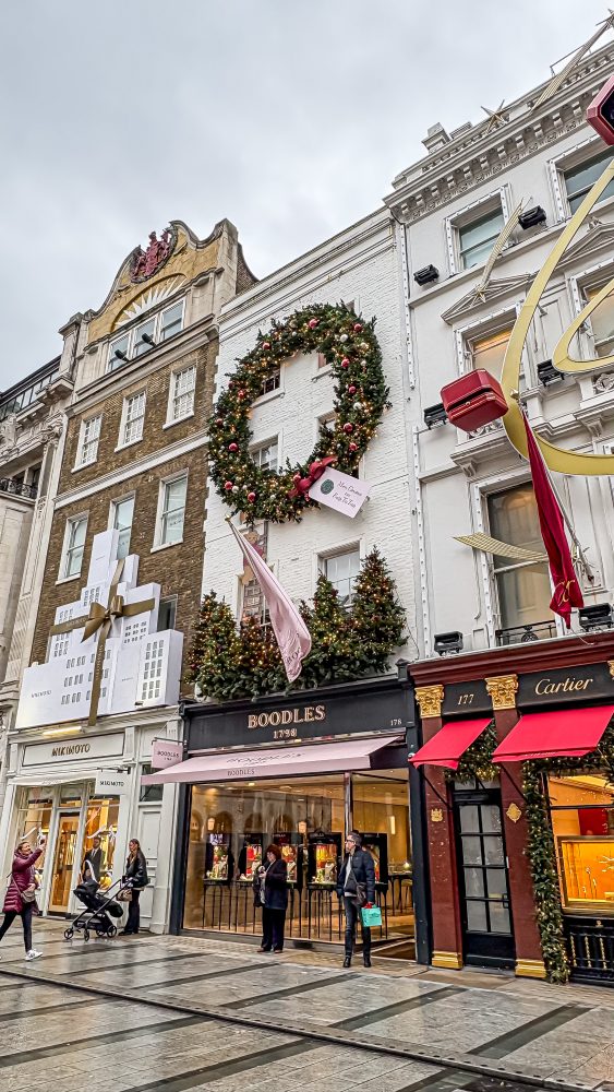 A Magical Christmas Couple’s Getaway in London: Festive Lights, Markets, and Hidden Gems