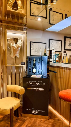 A Magical Christmas Couple’s Getaway in London: Festive Lights, Markets, and Hidden Gems