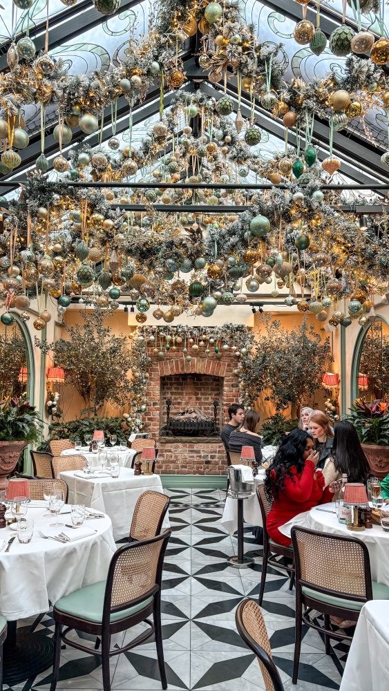 A Magical Christmas Couple’s Getaway in London: Festive Lights, Markets, and Hidden Gems