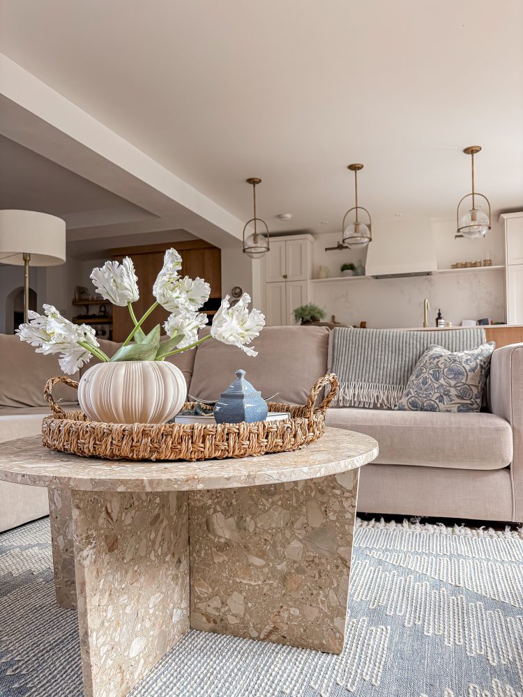 How Neutral Palettes Adapt to Year-Round Decor Updates