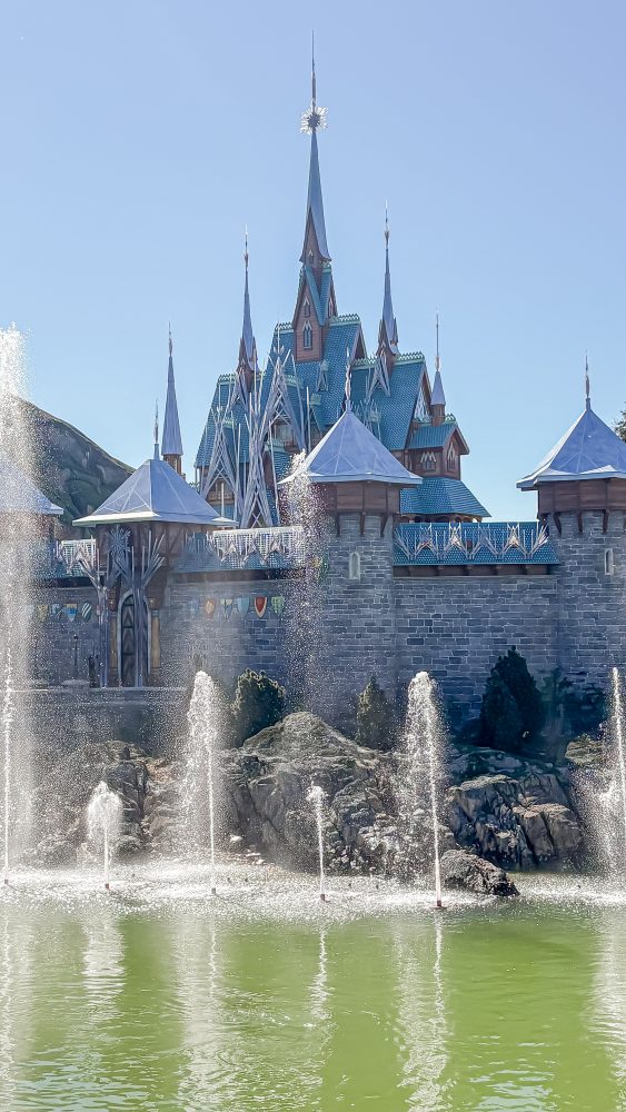 Disney Adventure World Frozen Ever After lake show